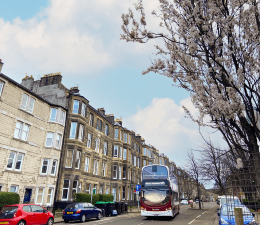 Надійно, комфортно та безпечно: про екологічний транспорт Единбурга